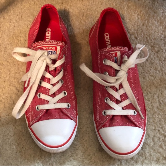 Red converse - Picture 1 of 4